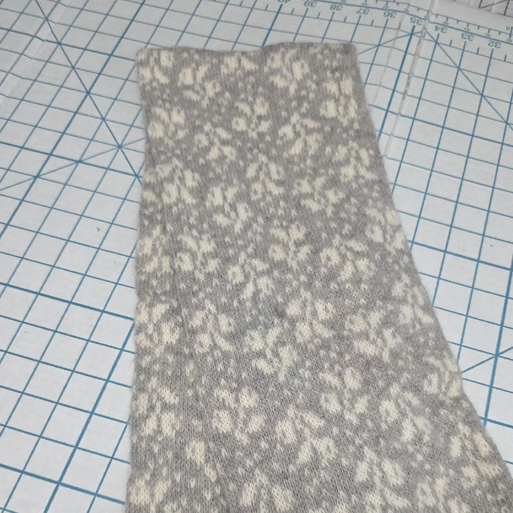 Gray and Cream Patterned Scarf,  Liz Claiborne Accessories, 8
